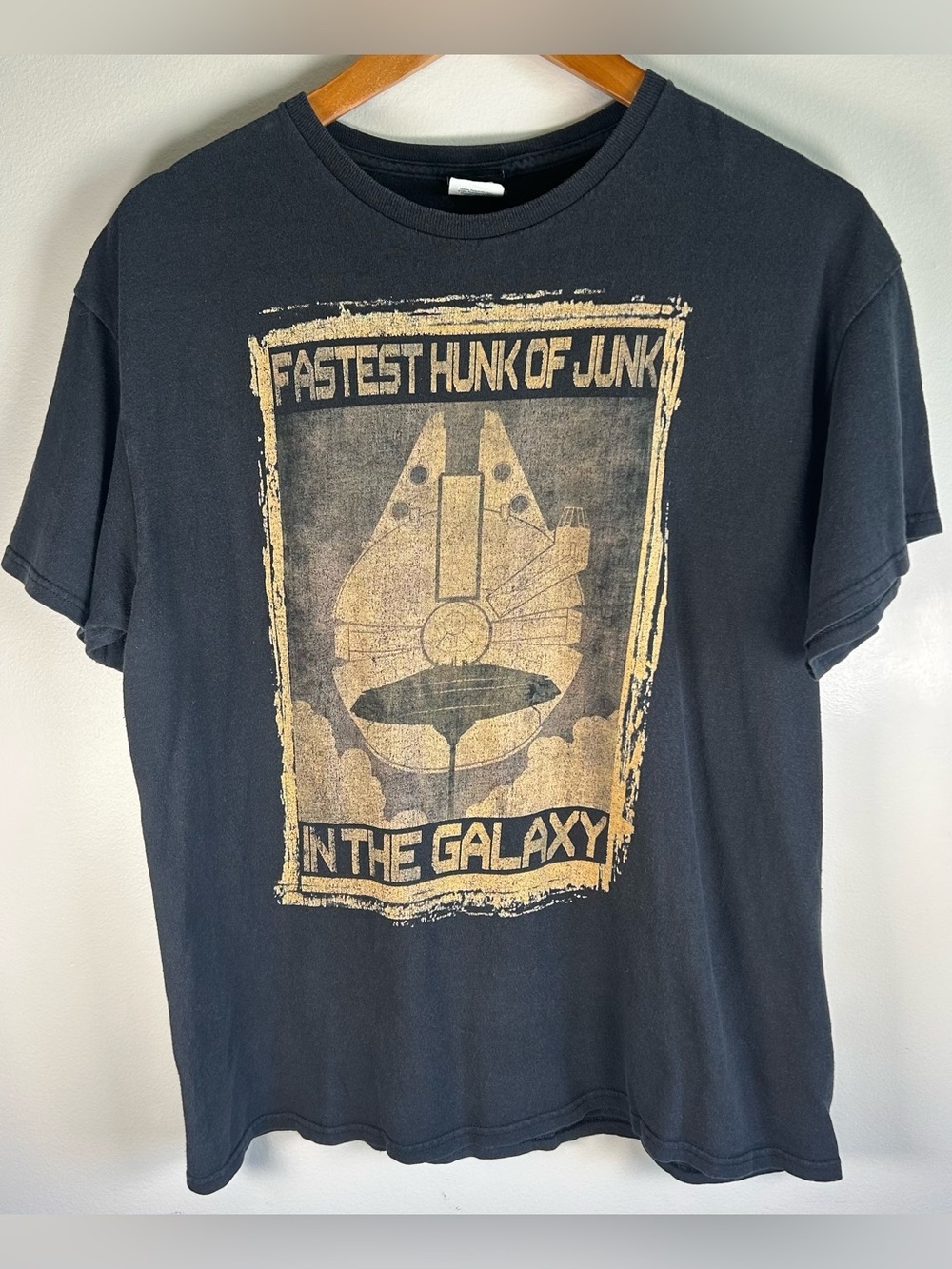 Star Wars Millennium Falcon Graphic T-Shirt Size M Lucas Films Spaceship Retro